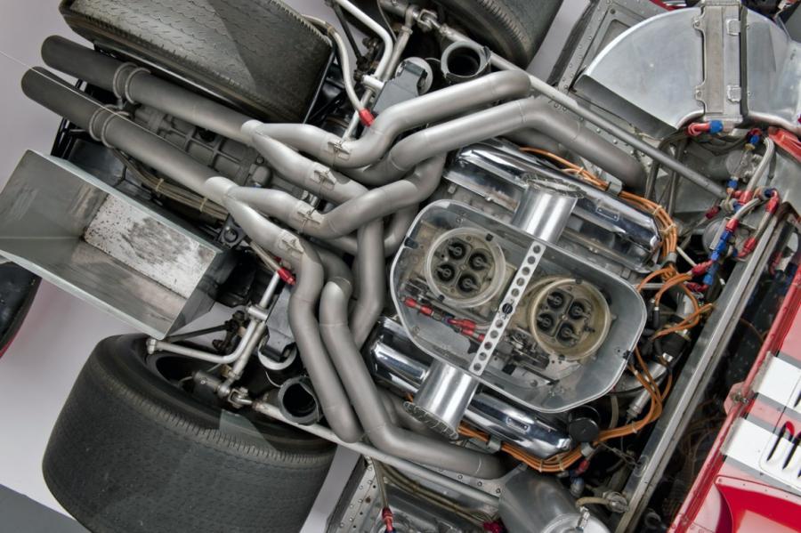 Моторный отсек Ford GT40 (Mk IV) 1967 года  (фото 8 из 81)
